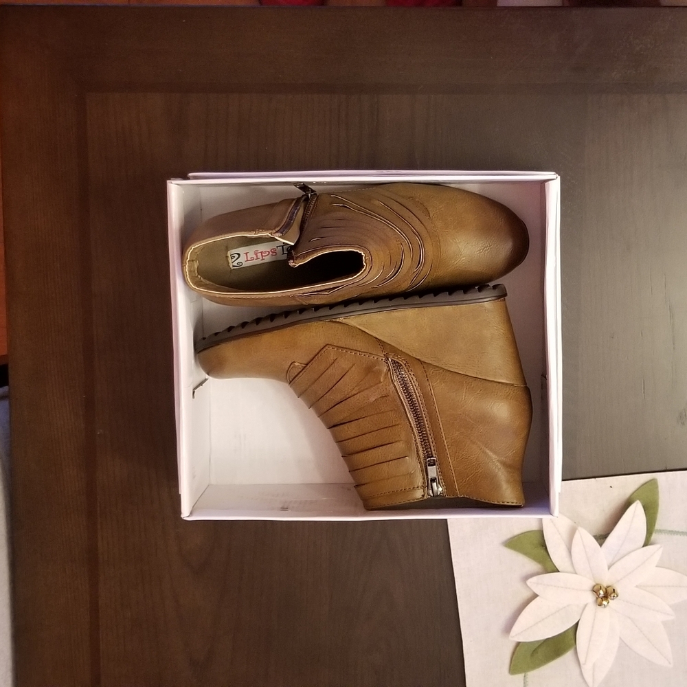 2 Lips Too  NAIA Ankle Boots Taupe NIB